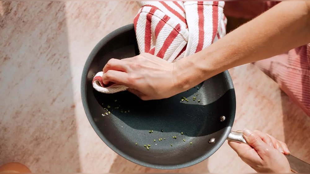 How to Clean a Burnt Non-Stick Pot: Easy & Effective Tips